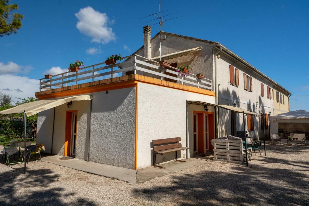 B&B Sotto Le Stelle Fano Bagian luar foto